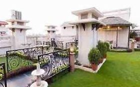 Hotel Pradeep Varanasi